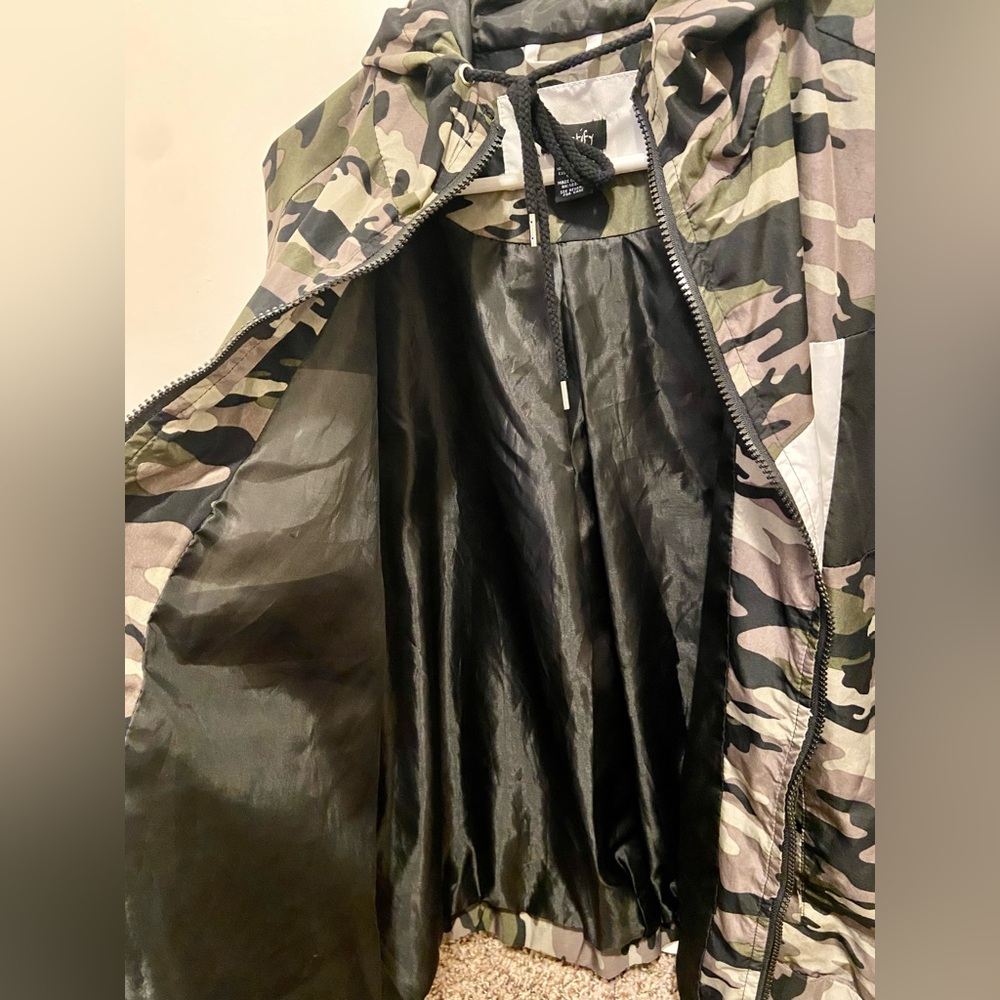 Women’s Justify Brand light windbreaker jacket - Picture 5 of 5
